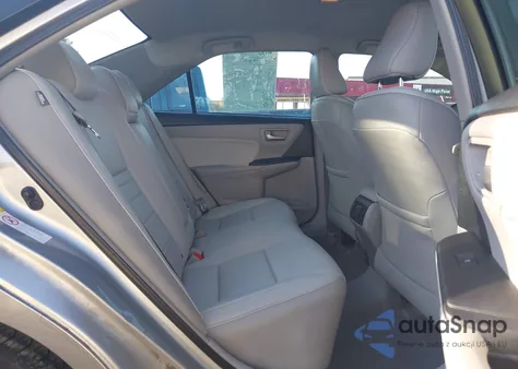 2015 Toyota Camry Hybrid Xle z USA, uszkodzony, nr VIN 4T1BD1FK2FU143167